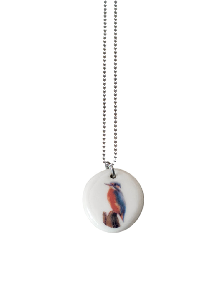 Handgemaakte keramieken hanger medium met ijsvogel aan ketting