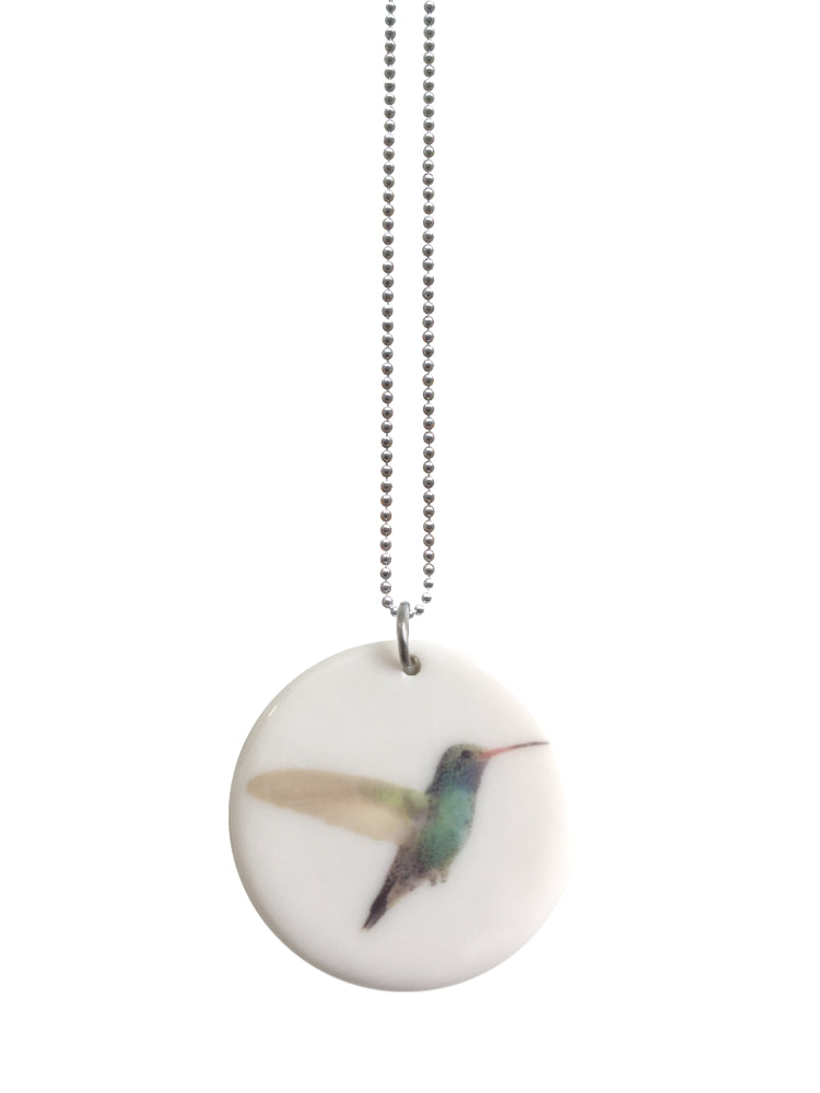 Handgemaakte keramieken hanger large met een Kolibrie aan ketting